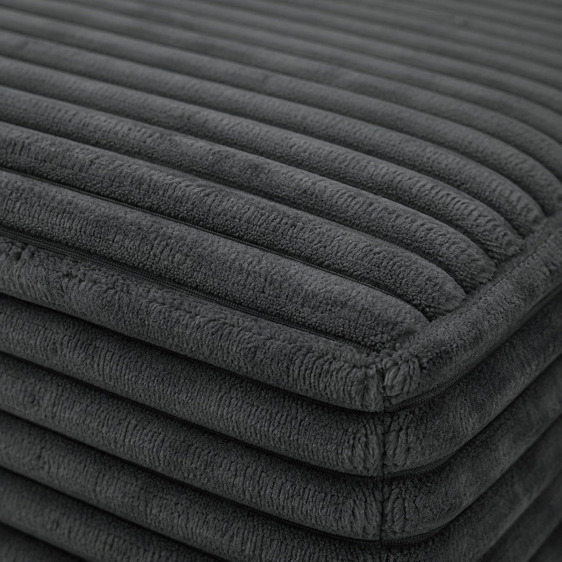 Comment nettoyer un canapé en tissu : les méthodes qui marchent - Joya Home